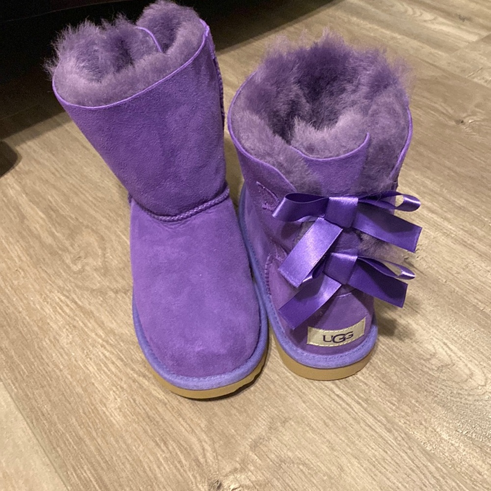 Girls UGGS with bow ties